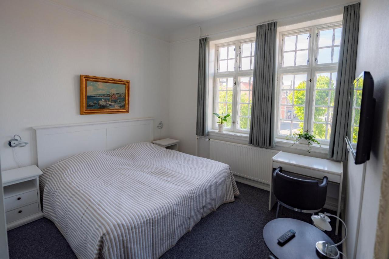 Det Gamle Posthus Hotel Ronne Ngoại thất bức ảnh